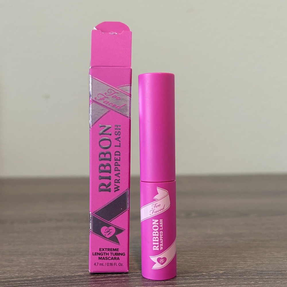❤️$9 NWT Too Faced Ribbon Wrapped Lash Extreme Length Tubing Mascara